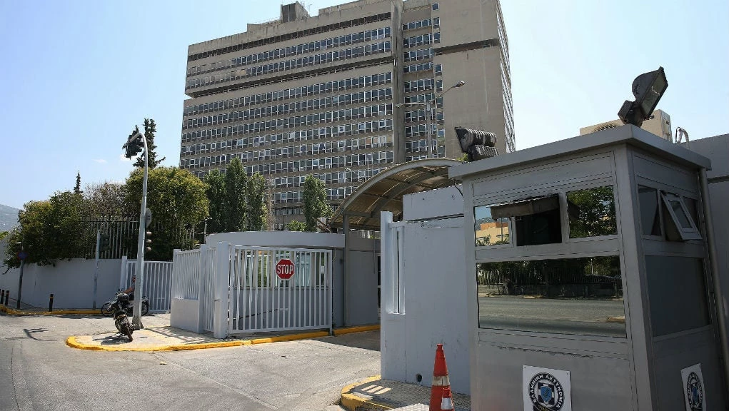 EKTAKTO – Χειροπέδες στον Ρουβίκωνα: Απόπειρα εισβολής στο υπουργείο Προστασίας του Πολίτη- Τους εγκλώβισαν οι Αστυνομικοί